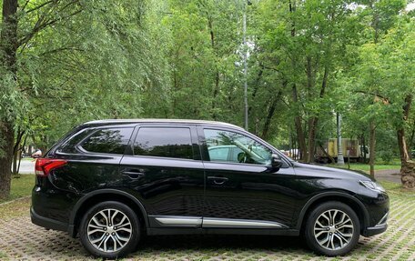 Mitsubishi Outlander III рестайлинг 3, 2015 год, 1 650 000 рублей, 2 фотография