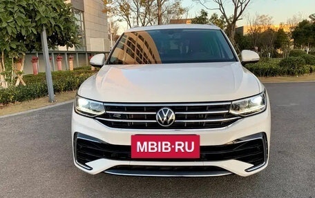 Volkswagen Tiguan II, 2022 год, 2 200 045 рублей, 2 фотография