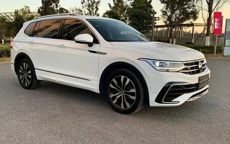 Volkswagen Tiguan II, 2022 год, 2 200 045 рублей, 3 фотография