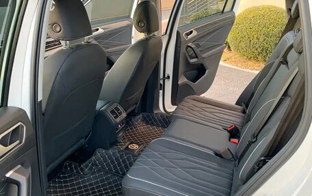 Volkswagen Tiguan II, 2022 год, 2 200 045 рублей, 13 фотография