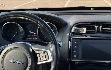 Jaguar XE I рестайлинг, 2015 год, 2 050 000 рублей, 9 фотография