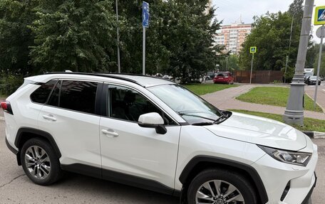 Toyota RAV4, 2021 год, 4 490 000 рублей, 4 фотография