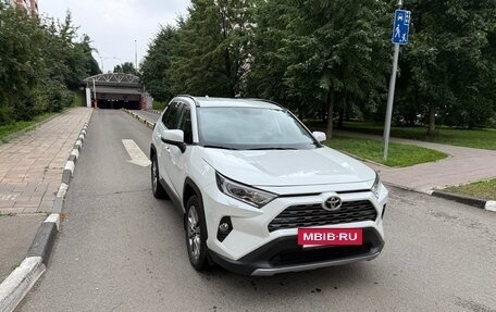 Toyota RAV4, 2021 год, 4 490 000 рублей, 2 фотография