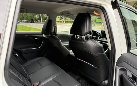Toyota RAV4, 2021 год, 4 490 000 рублей, 17 фотография