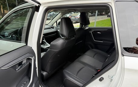 Toyota RAV4, 2021 год, 4 490 000 рублей, 18 фотография