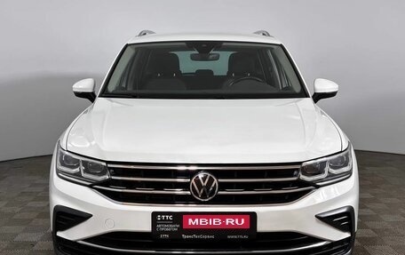 Volkswagen Tiguan II, 2021 год, 3 675 000 рублей, 2 фотография