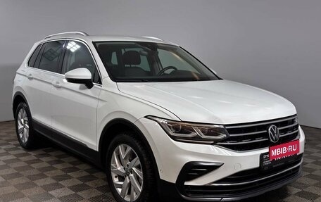 Volkswagen Tiguan II, 2021 год, 3 675 000 рублей, 3 фотография