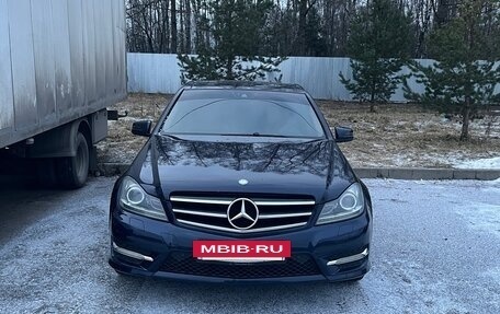 Mercedes-Benz C-Класс, 2011 год, 1 350 000 рублей, 2 фотография