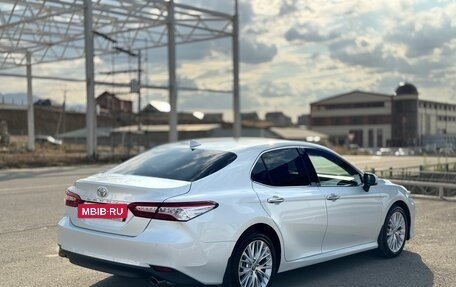 Toyota Camry, 2021 год, 3 900 000 рублей, 4 фотография