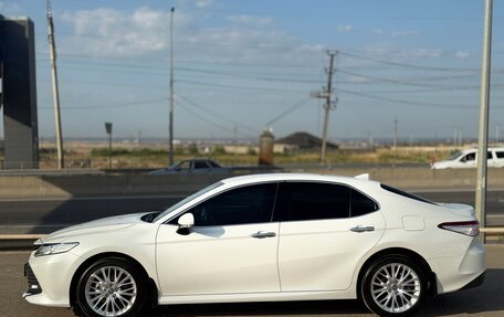 Toyota Camry, 2021 год, 3 900 000 рублей, 7 фотография