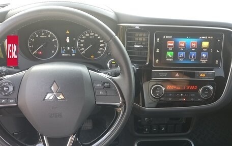 Mitsubishi Outlander III рестайлинг 3, 2019 год, 2 600 000 рублей, 6 фотография