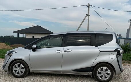 Toyota Sienta II, 2019 год, 1 500 000 рублей, 2 фотография