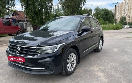 Volkswagen Tiguan II, 2021 год, 2 700 000 рублей, 2 фотография