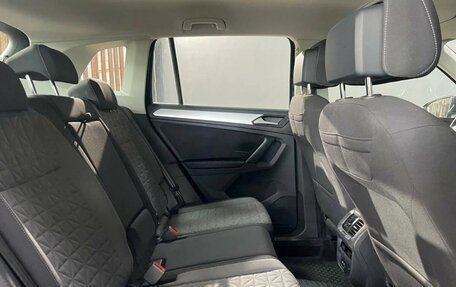 Volkswagen Tiguan II, 2021 год, 2 700 000 рублей, 18 фотография
