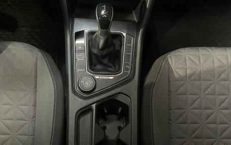 Volkswagen Tiguan II, 2021 год, 2 700 000 рублей, 15 фотография