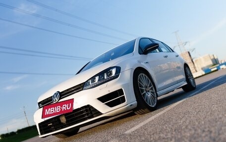 Volkswagen Golf R VII, 2017 год, 2 650 000 рублей, 2 фотография