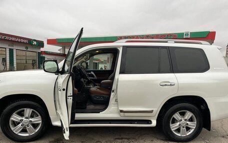 Toyota Land Cruiser 200, 2015 год, 4 200 000 рублей, 2 фотография