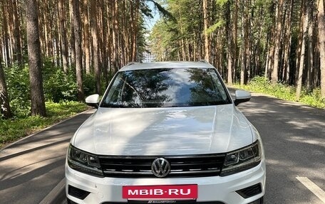 Volkswagen Tiguan II, 2020 год, 3 920 000 рублей, 2 фотография
