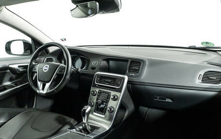 Volvo V60 Cross Country II, 2018 год, 2 149 000 рублей, 9 фотография