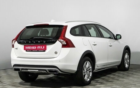 Volvo V60 Cross Country II, 2018 год, 2 149 000 рублей, 5 фотография