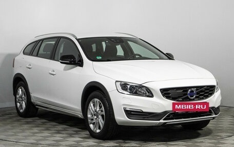Volvo V60 Cross Country II, 2018 год, 2 149 000 рублей, 3 фотография
