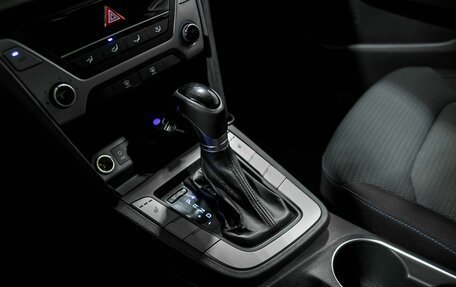 Hyundai Elantra VI рестайлинг, 2017 год, 973 000 рублей, 11 фотография