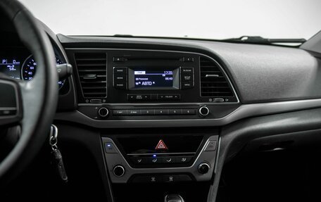 Hyundai Elantra VI рестайлинг, 2017 год, 973 000 рублей, 10 фотография