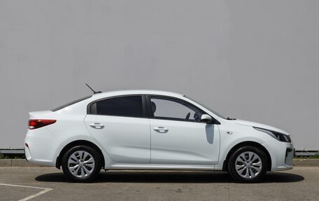KIA Rio IV, 2018 год, 1 365 000 рублей, 5 фотография