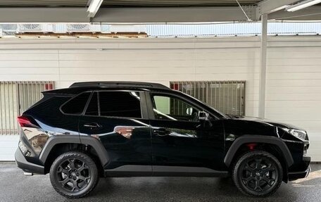 Toyota RAV4, 2021 год, 2 390 000 рублей, 4 фотография