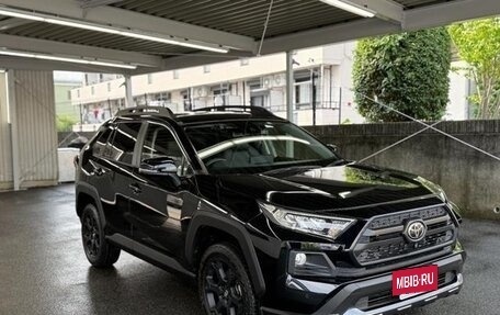 Toyota RAV4, 2021 год, 2 390 000 рублей, 3 фотография