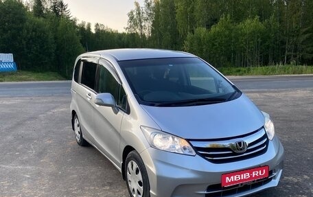 Honda Freed I, 2013 год, 1 350 000 рублей, 1 фотография