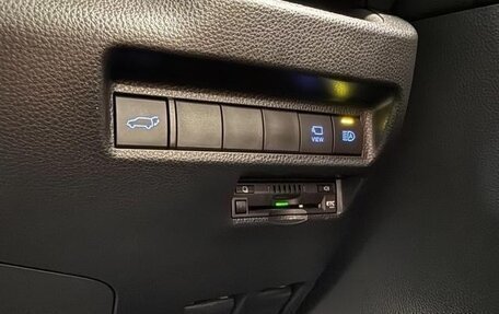 Toyota RAV4, 2021 год, 2 390 000 рублей, 32 фотография
