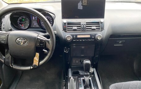 Toyota Land Cruiser Prado 150 рестайлинг 2, 2017 год, 3 900 000 рублей, 9 фотография