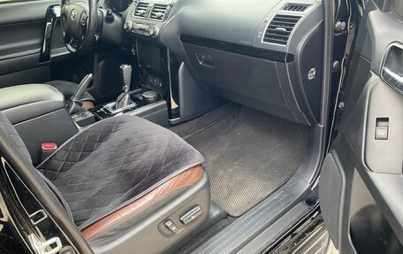 Toyota Land Cruiser Prado 150 рестайлинг 2, 2017 год, 3 900 000 рублей, 13 фотография