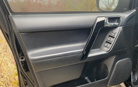 Toyota Land Cruiser Prado 150 рестайлинг 2, 2017 год, 3 900 000 рублей, 12 фотография