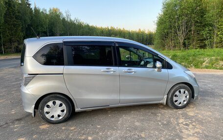 Honda Freed I, 2013 год, 1 350 000 рублей, 8 фотография