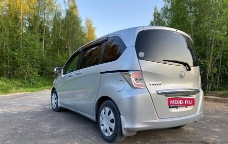 Honda Freed I, 2013 год, 1 350 000 рублей, 5 фотография