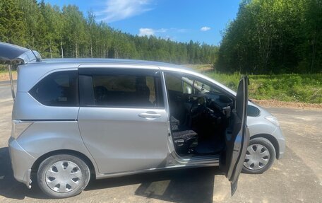 Honda Freed I, 2013 год, 1 350 000 рублей, 10 фотография