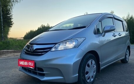 Honda Freed I, 2013 год, 1 350 000 рублей, 4 фотография