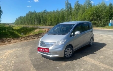 Honda Freed I, 2013 год, 1 350 000 рублей, 17 фотография