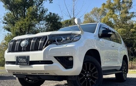 Toyota Land Cruiser Prado 150 рестайлинг 2, 2022 год, 3 950 000 рублей, 2 фотография