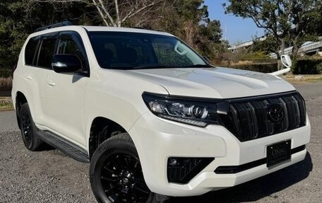 Toyota Land Cruiser Prado 150 рестайлинг 2, 2022 год, 3 950 000 рублей, 4 фотография