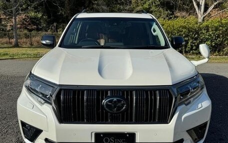 Toyota Land Cruiser Prado 150 рестайлинг 2, 2022 год, 3 950 000 рублей, 3 фотография