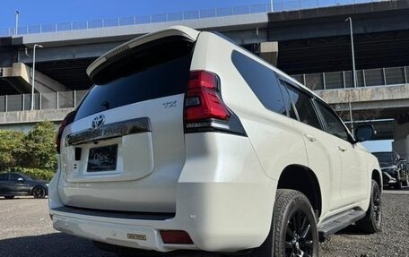 Toyota Land Cruiser Prado 150 рестайлинг 2, 2022 год, 3 950 000 рублей, 8 фотография