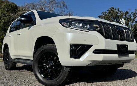 Toyota Land Cruiser Prado 150 рестайлинг 2, 2022 год, 3 950 000 рублей, 5 фотография