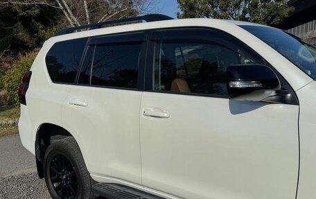 Toyota Land Cruiser Prado 150 рестайлинг 2, 2022 год, 3 950 000 рублей, 7 фотография