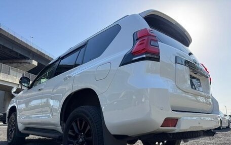Toyota Land Cruiser Prado 150 рестайлинг 2, 2022 год, 3 950 000 рублей, 9 фотография