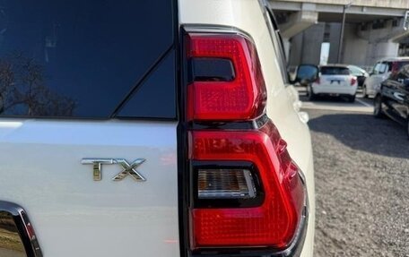Toyota Land Cruiser Prado 150 рестайлинг 2, 2022 год, 3 950 000 рублей, 12 фотография