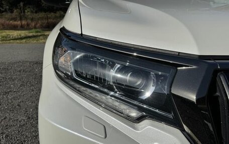 Toyota Land Cruiser Prado 150 рестайлинг 2, 2022 год, 3 950 000 рублей, 16 фотография