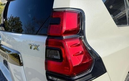 Toyota Land Cruiser Prado 150 рестайлинг 2, 2022 год, 3 950 000 рублей, 13 фотография